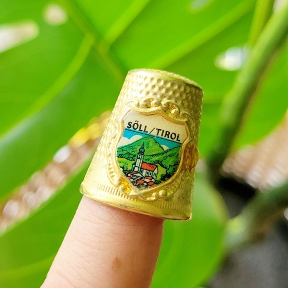 Vintage Gold Village Söll Tiroll Thimble - Picture 2 of 6